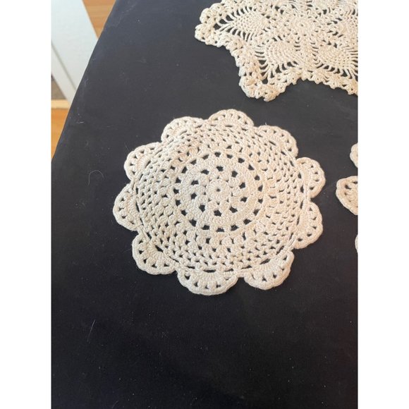 Vintage Doilies Hand Crocheted White Lot of 3 EUC - Picture 8 of 8